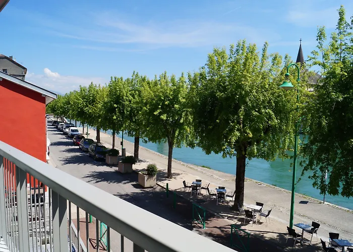 Du Rhone Hotell