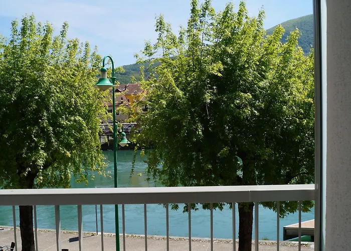 Du Rhone Hotell